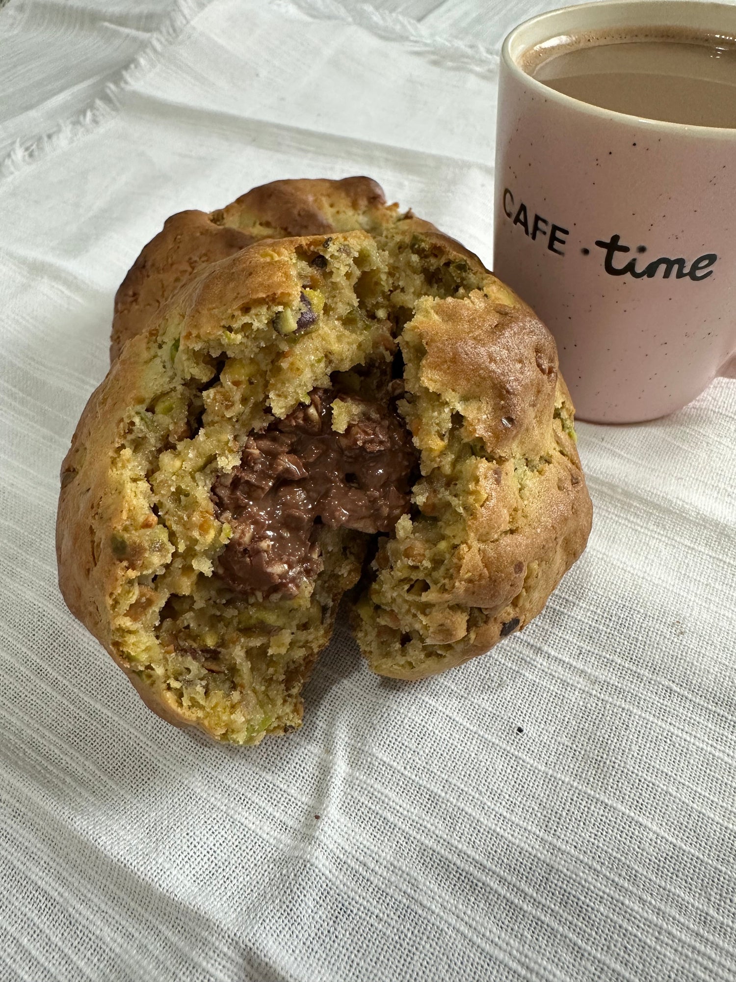 " A BIG FERRERO & PISTACHO DREAM COOKIE"