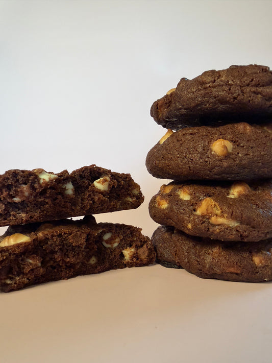 BLACK AND WHITE CHOCOLATE CHIPS COOKIES