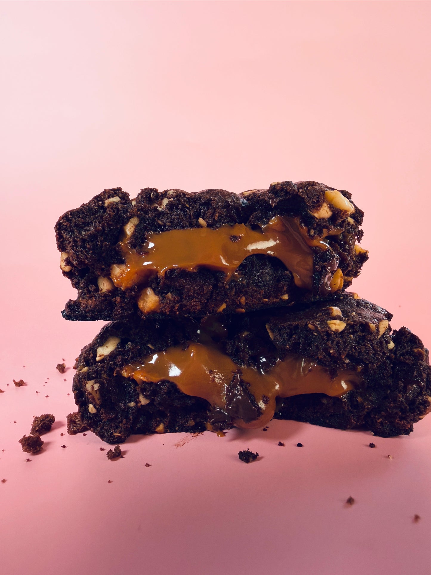 JUMBO CHOCOLATE HALZENUTS COOKIE FILLED WITH CARAMEL